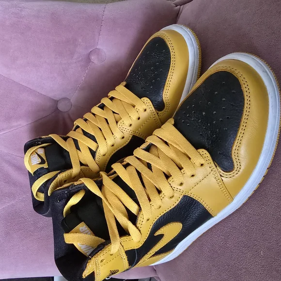 Nike Air Jordan 1 Retro EUR 39 Yellow and Black High OG